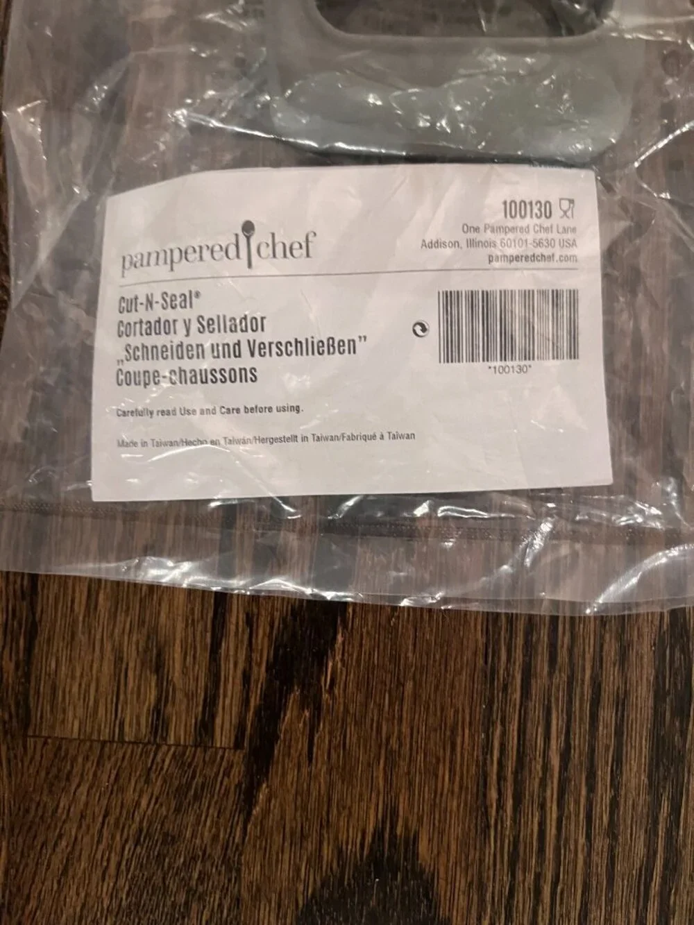Brand New In Packaging Pampered Chef Cut-N-Seal® Sandwich and Pastry Maker (Item